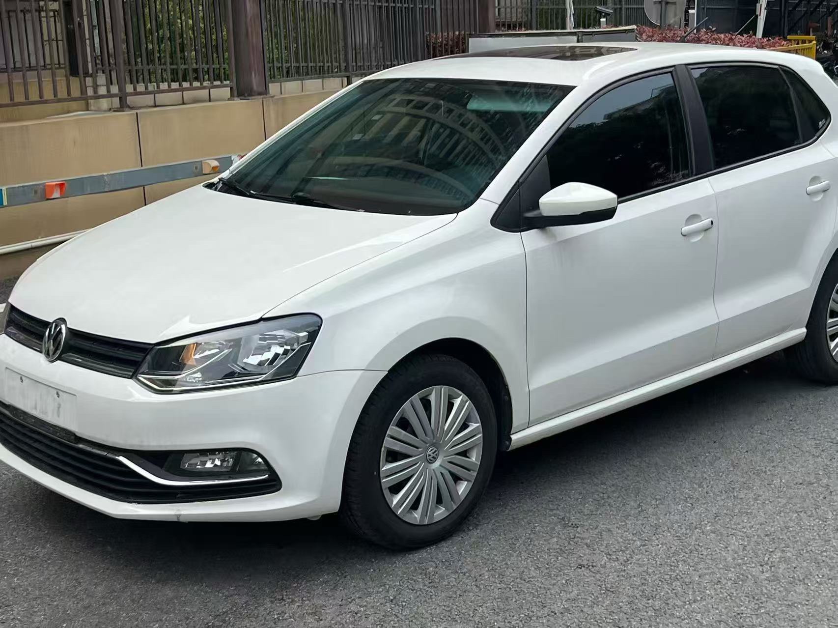 Volkswagen Polo 2017 Volkswagen Polo 2017 car image