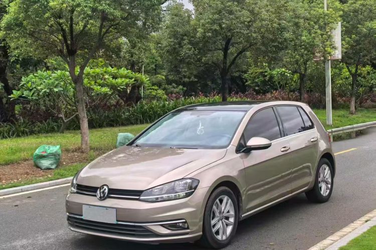 Volkswagen Golf 2018 car image #2