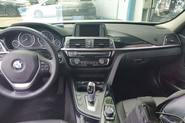 BMW 3 Series 2017 #13 BMW 3 Series 2017 صورة سيارة #13