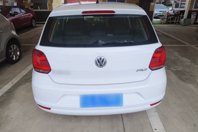 Volkswagen Polo 2015 car image #4