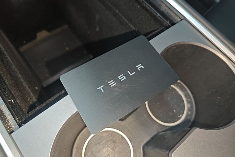 Tesla Model Y 2022 car image #9
