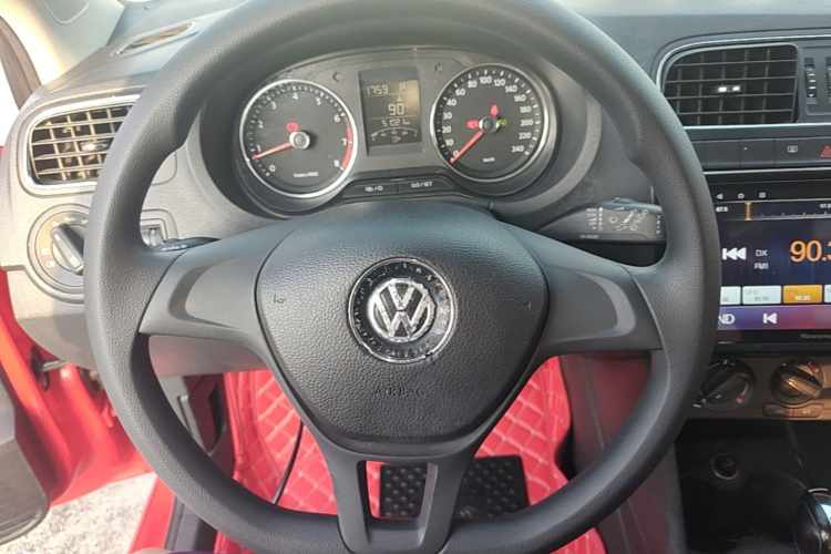 Volkswagen Polo 2015 #11 Volkswagen Polo 2015 car image #11
