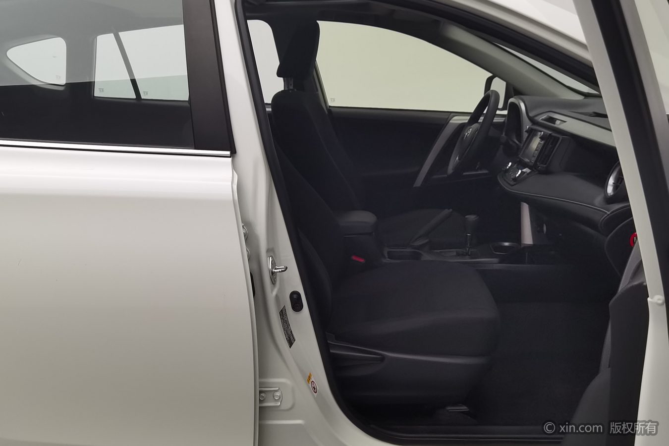 Toyota RAV4 2017 صورة سيارة #24
