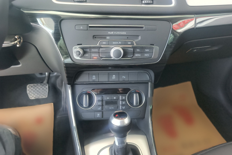 Audi Q3 2019 car image #14