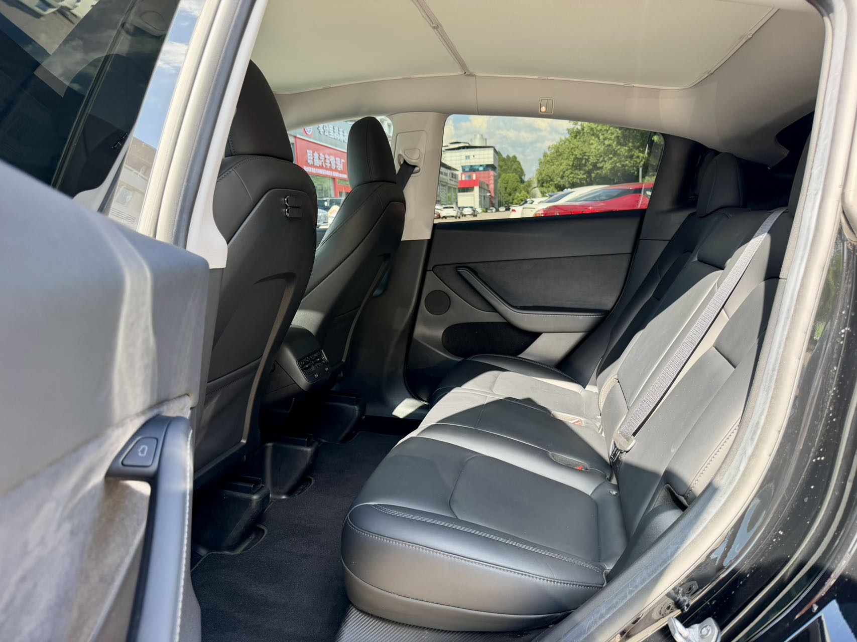 Tesla Model Y 2023 car image #5