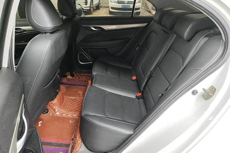 GEELY Emgrand 2019 car image #17