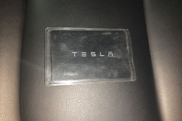 Tesla Model Y 2024 car image #9