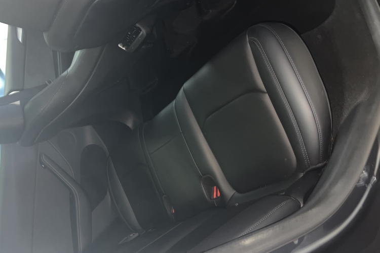 Tesla Model Y 2024 #10 Tesla Model Y 2024 car image #10
