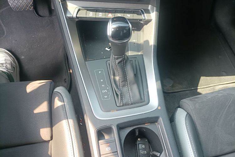 Audi Q3 2022 car image #14