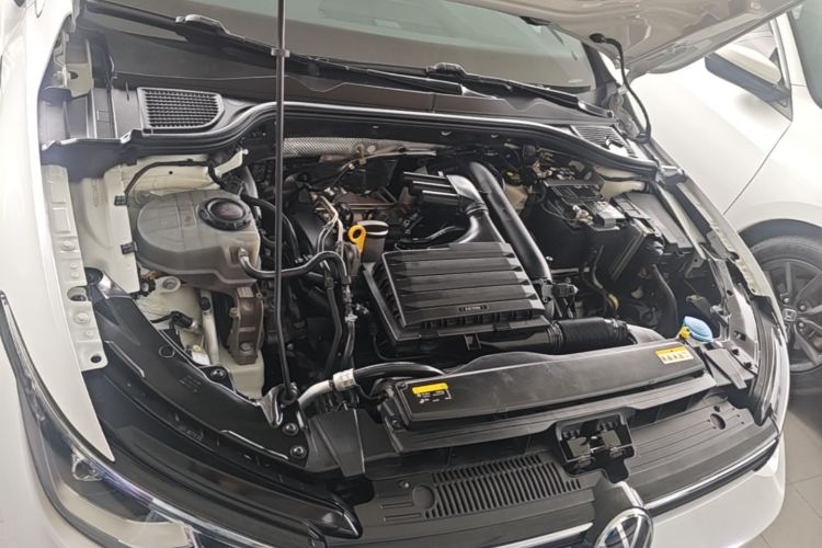 Volkswagen Golf 2021 car image #20