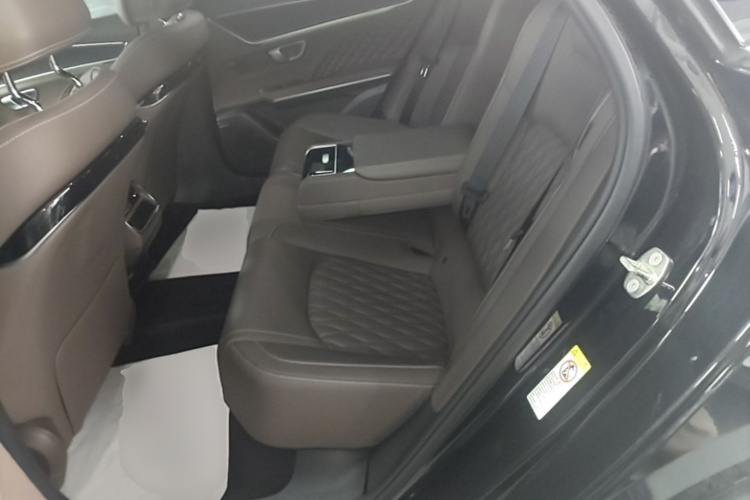 BYD Han 2023 car image #17