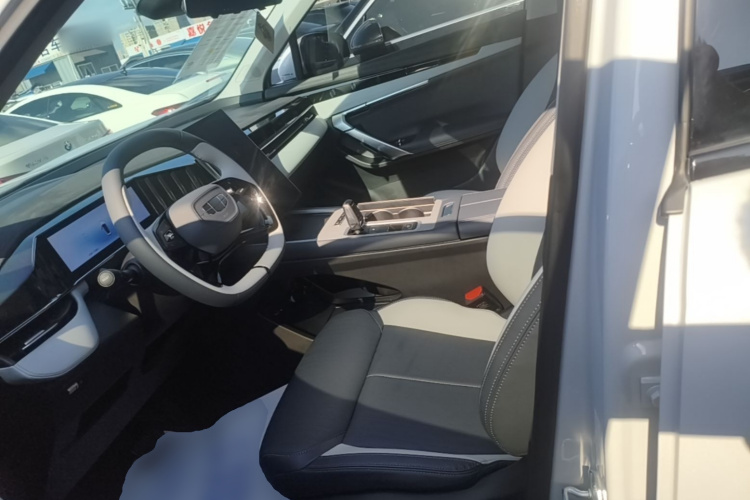 GEELY Boyue L 2024 car image #19