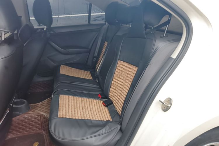 Skoda Rapid 2020 car image #17