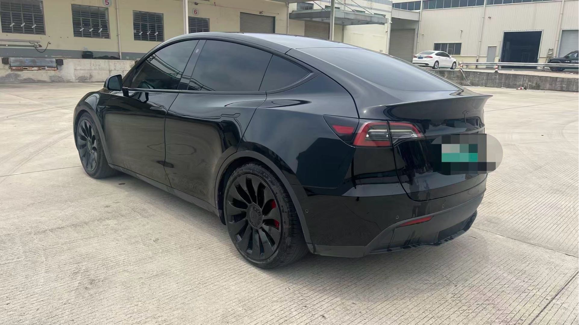 Tesla Model Y 2022 car image #11