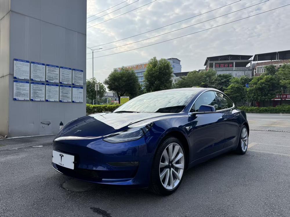 Tesla Model 3 2020 car image 