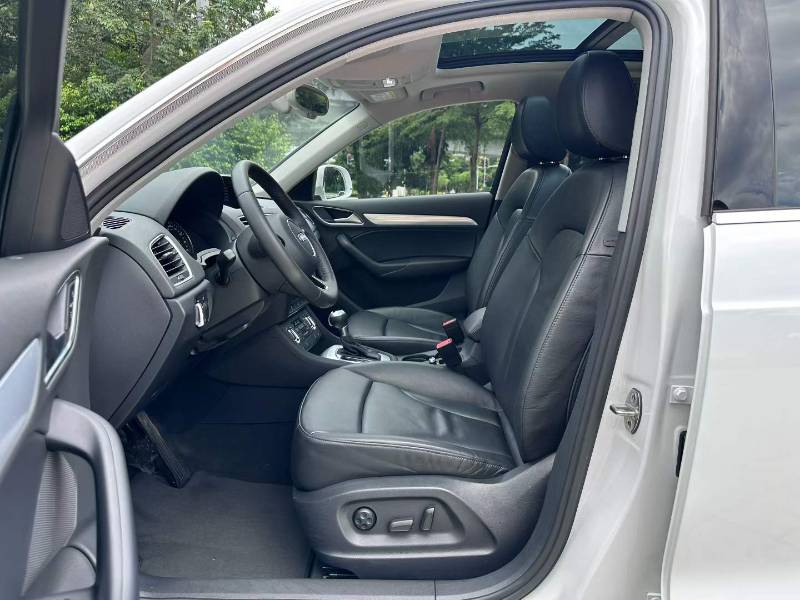 Audi Q3 2015 car image #6