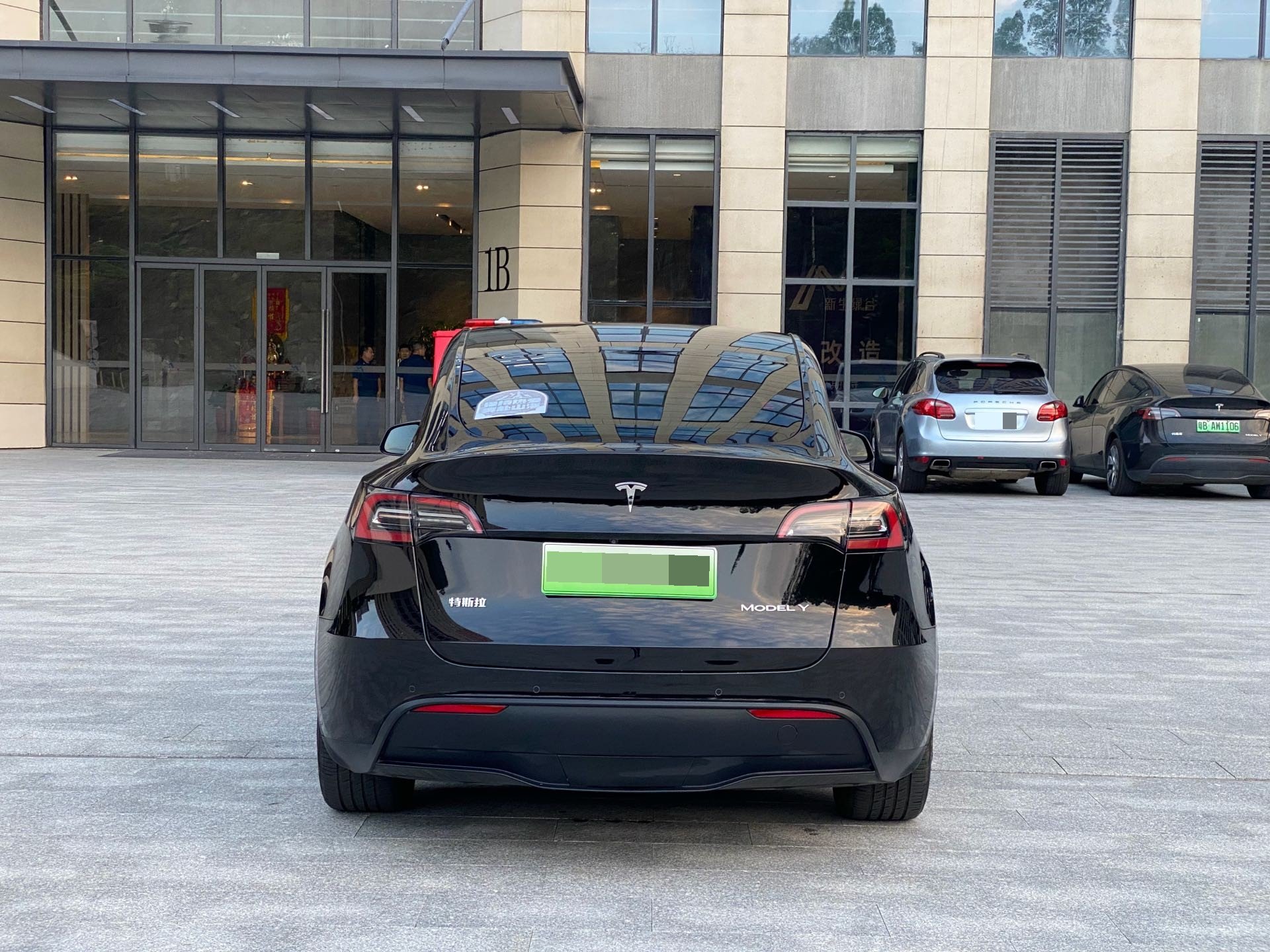Tesla Model Y 2024 #8 Tesla Model Y 2024 car image #8