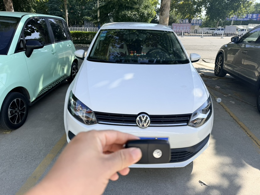 Volkswagen Polo 2017 car image #2