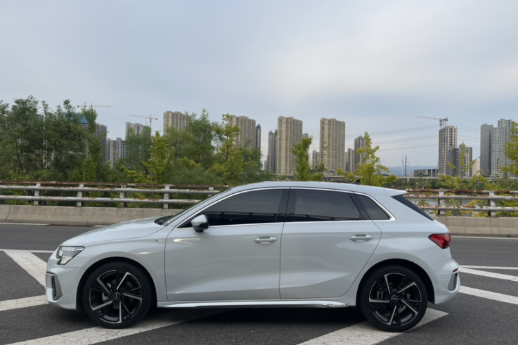 Audi A3 2022 immagine di auto #5