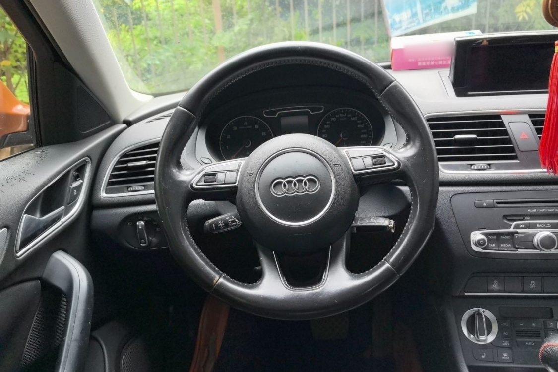Audi Q3 2013 car image #24