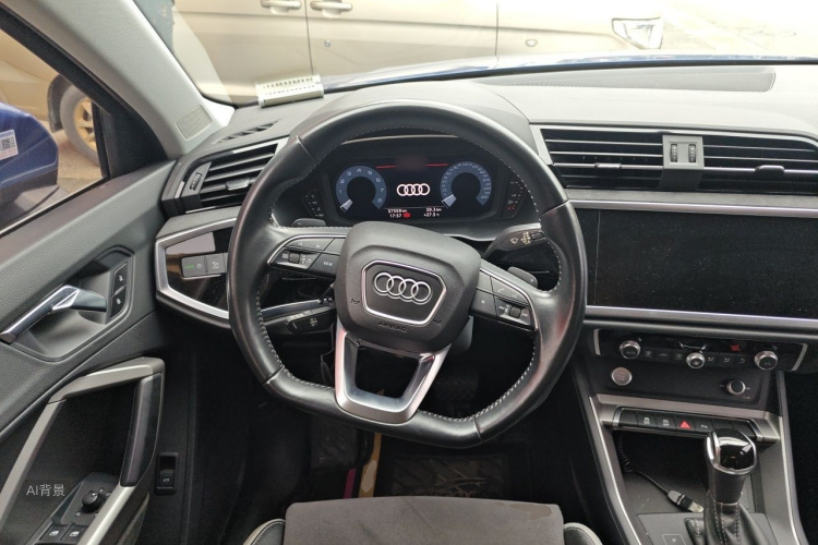 Audi Q3 2020 car image #12