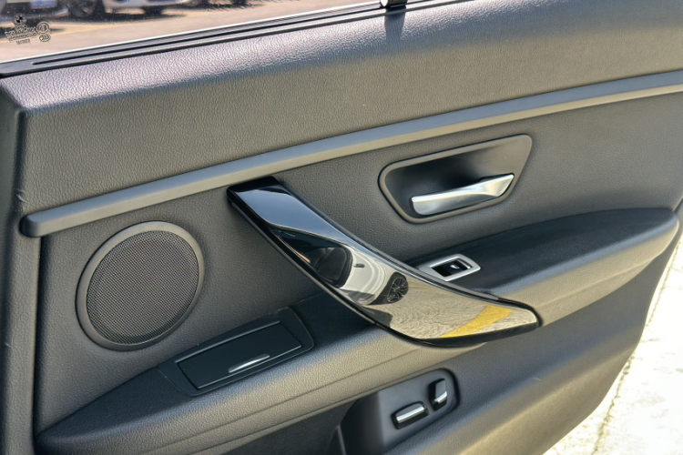 BMW 3 Series 2017 car image #14