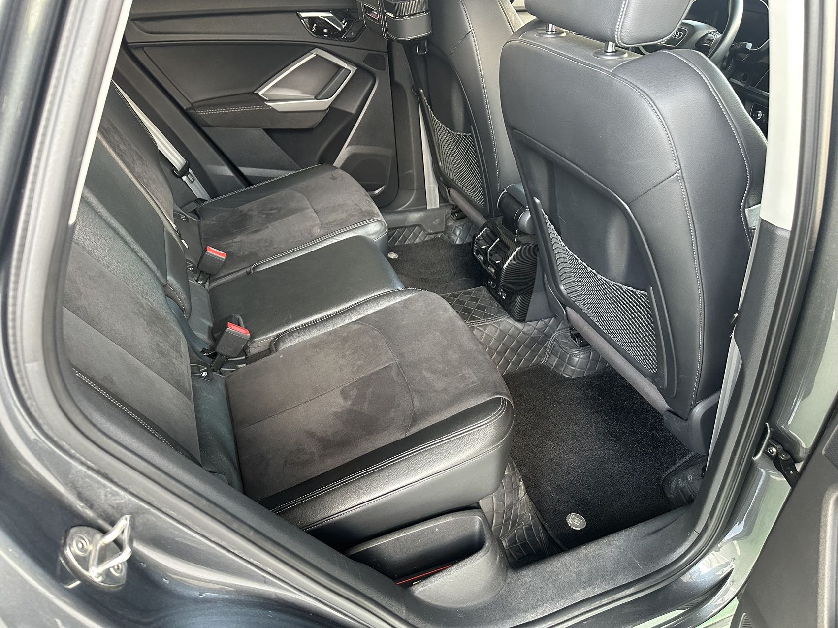 Audi Q3 2019 car image #9