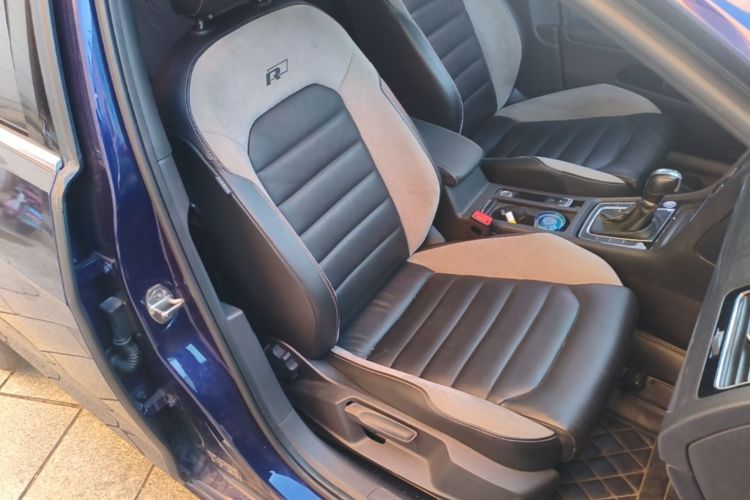 Volkswagen Golf 2019 car image #26