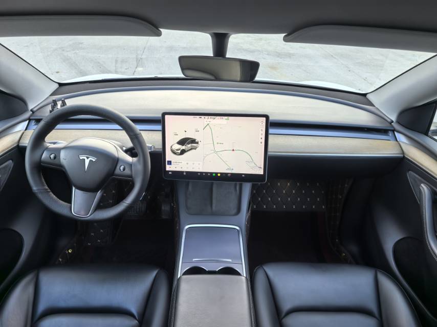 Tesla Model Y 2021 car image #7