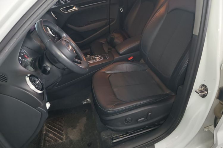 Audi A3 2018 car image #17