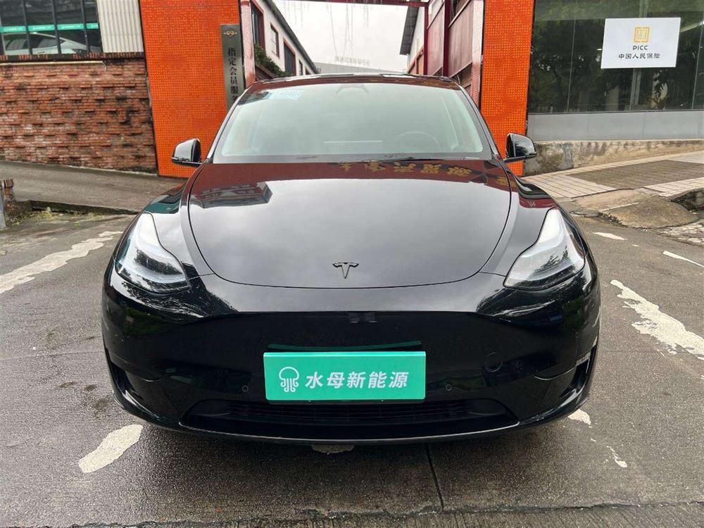 Tesla Model Y 2023 car image #2