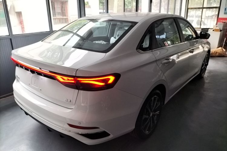 GEELY Emgrand 2026 car image #5