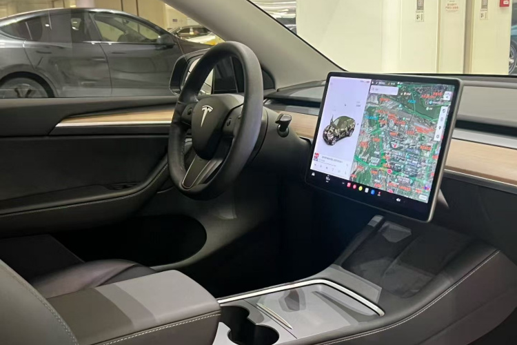 Tesla Model Y 2021 #10 Tesla Model Y 2021 car image #10