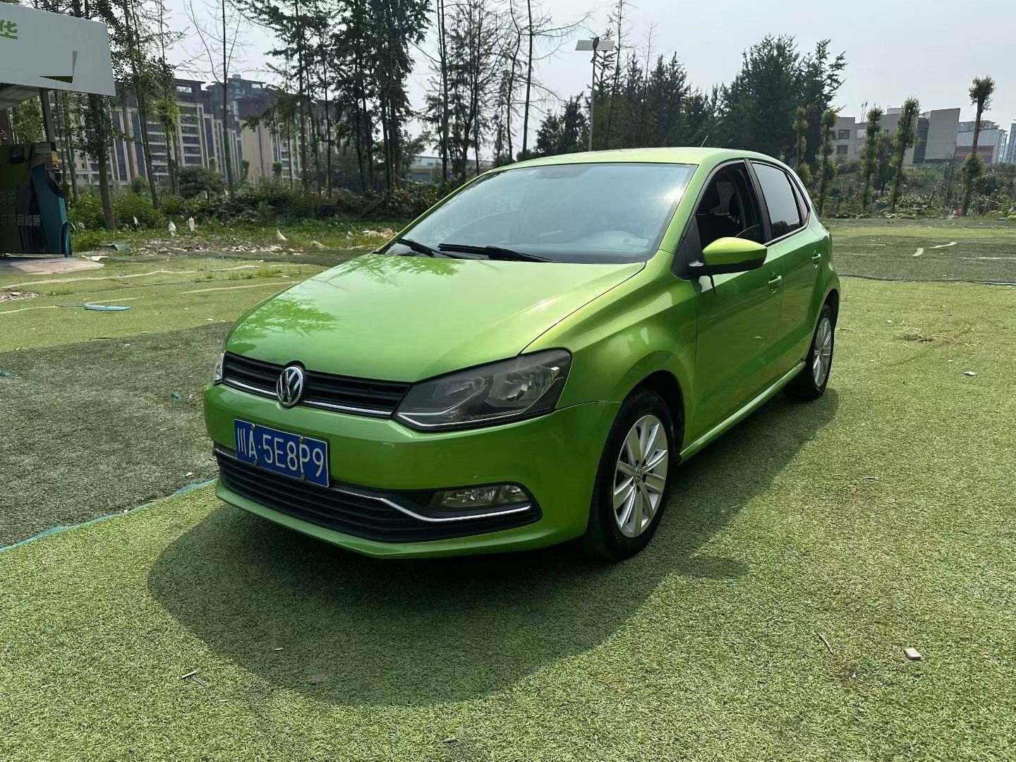 Volkswagen Polo 2015 car image 