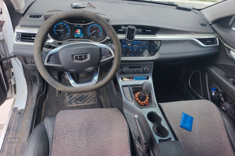 GEELY Emgrand 2019 car image #11