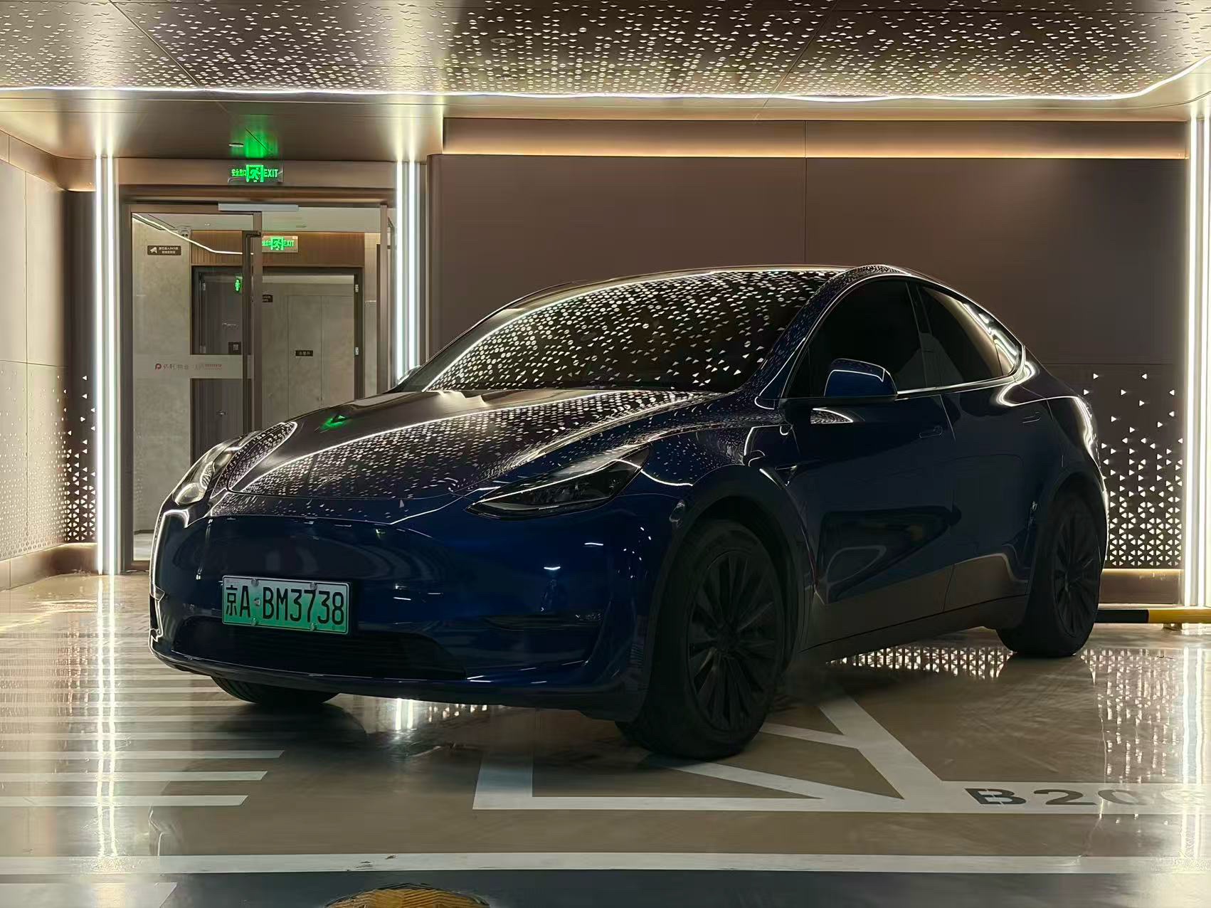 Tesla Model Y 2022 Tesla Model Y 2022 car image