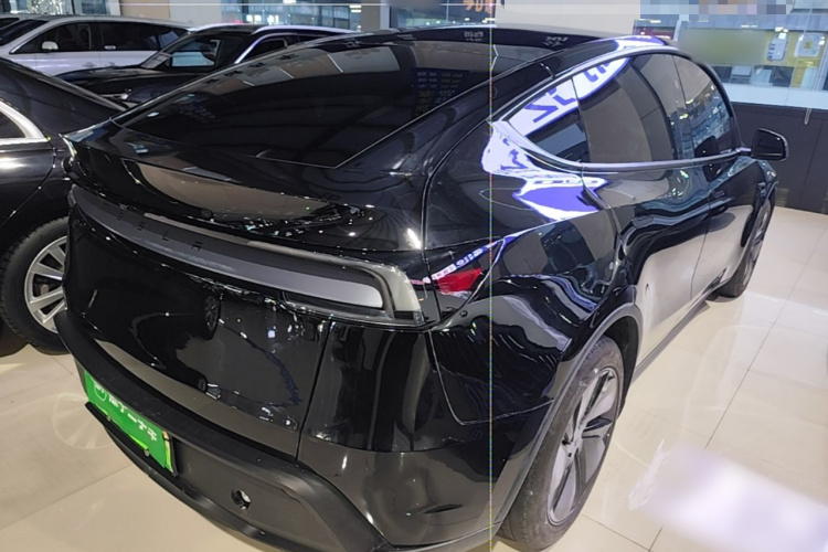 Tesla Model Y 2025 immagine di auto #5