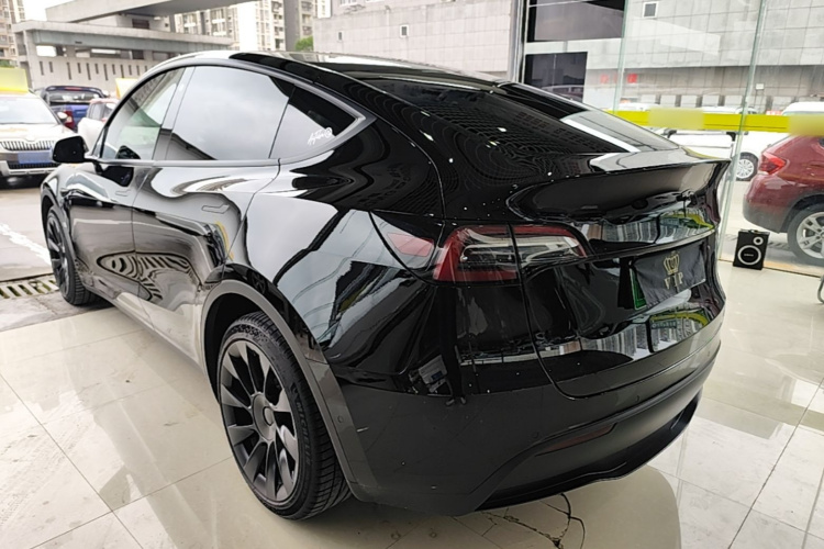 Tesla Model Y 2023 #5 Tesla Model Y 2023 car image #5