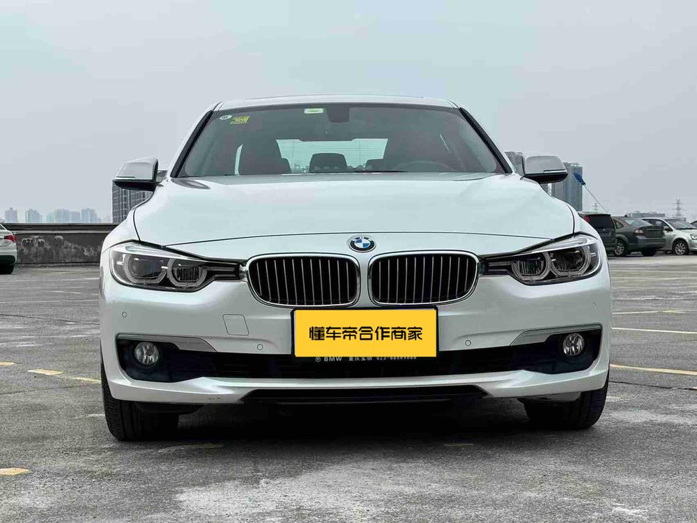 BMW 3 Series 2018 صورة سيارة #2