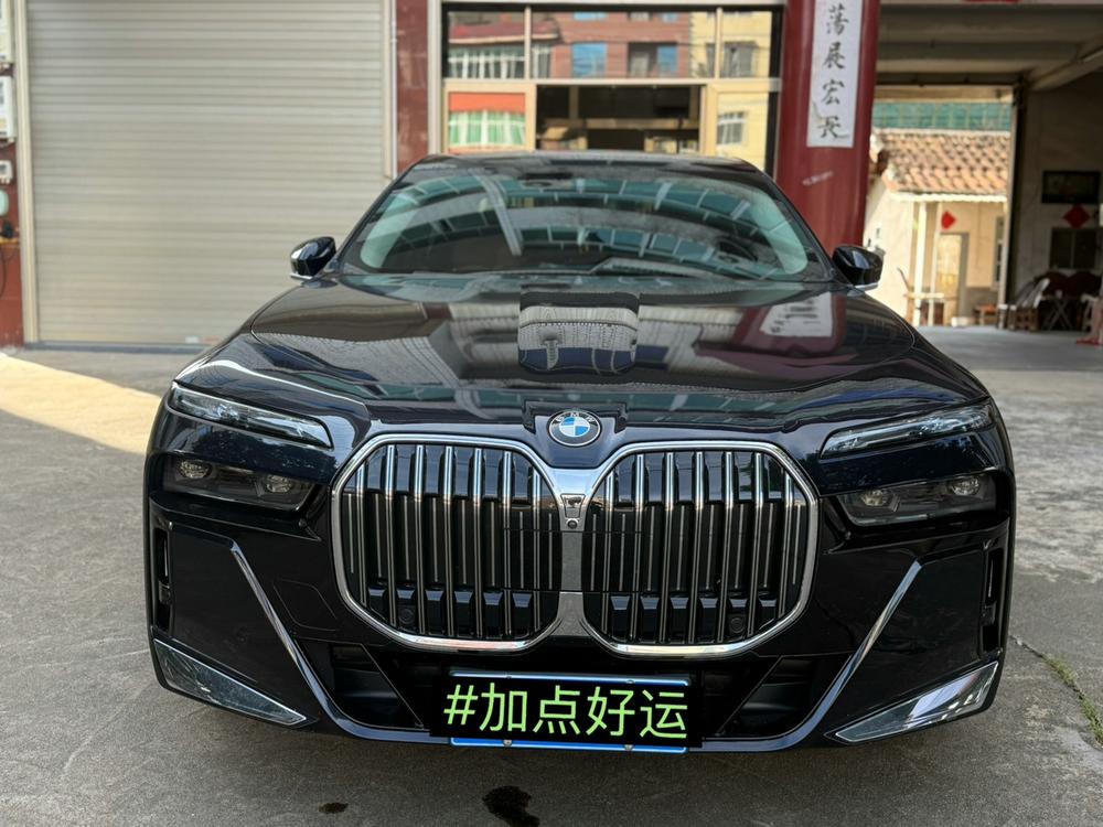 BMW 7 Series 2025 car image #2