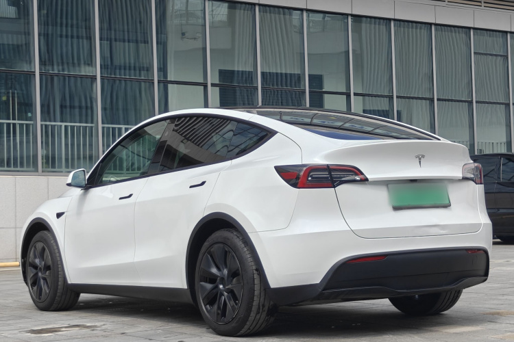 Tesla Model Y 2024 car image #5