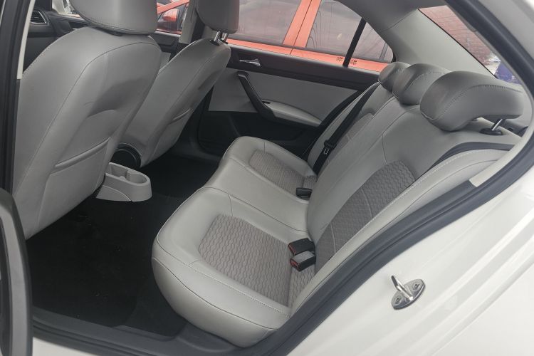 Skoda Rapid 2017 #13 Skoda Rapid 2017 car image #13