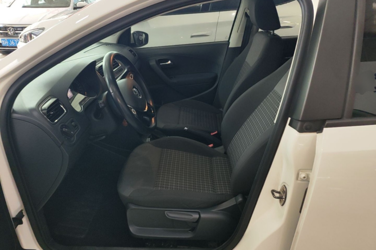 Volkswagen Polo 2016 car image #15