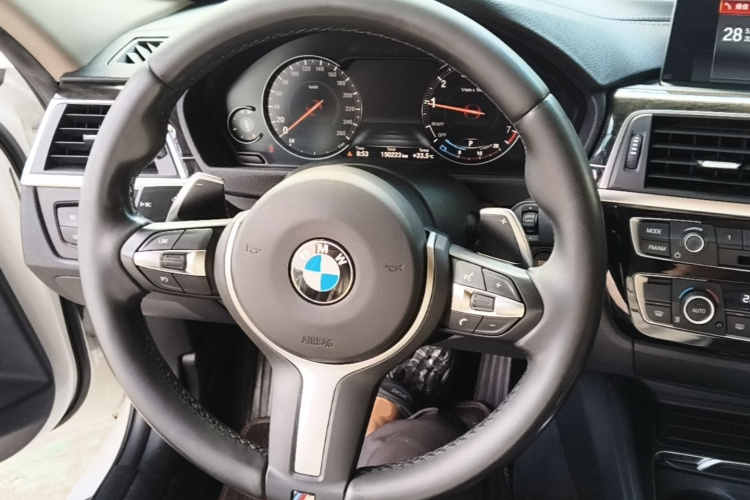 BMW 3 Series 2018 #11 BMW 3 Series 2018 car image #11