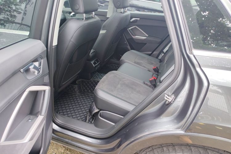 Audi Q3 2023 car image #19