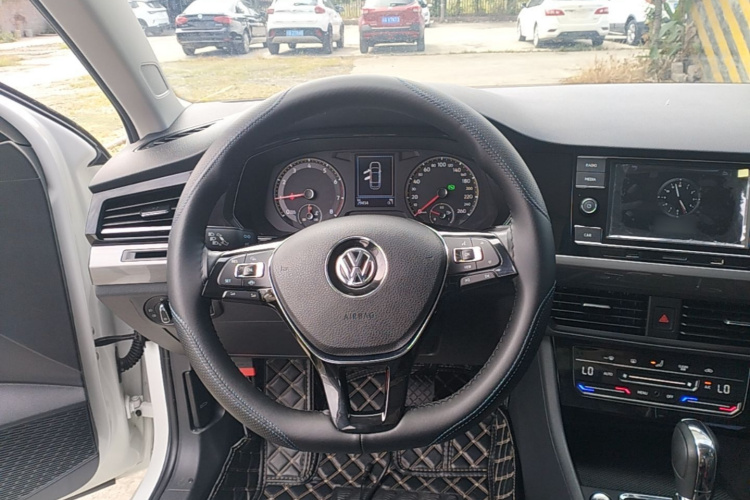 Volkswagen Bora 2020 car image #11