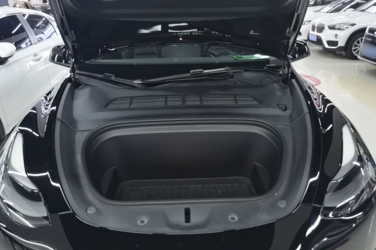 Tesla Model Y 2022 car image #22