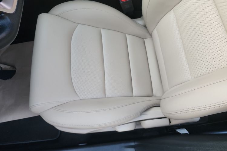 GEELY Emgrand 2019 car image #15
