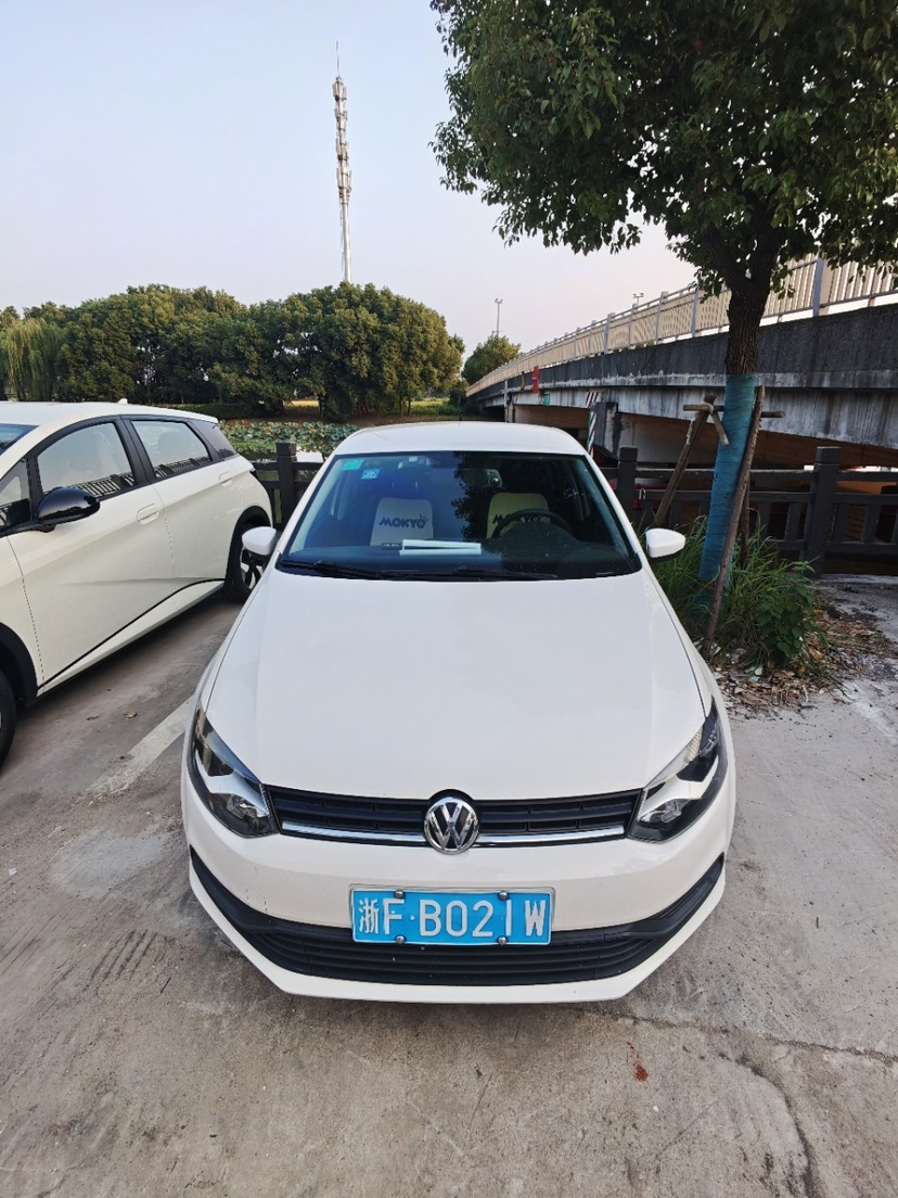 Volkswagen Polo 2016 immagine di auto 