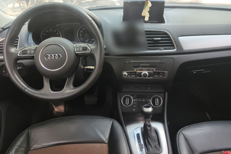 Audi Q3 2018 car image #7